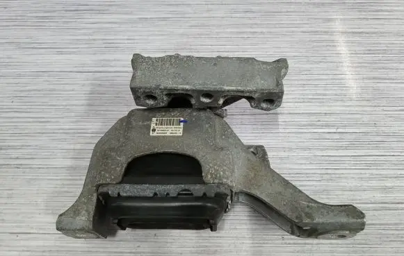 Mini Cooper Countryman R60 Engine mount bracket 6779805 6788664