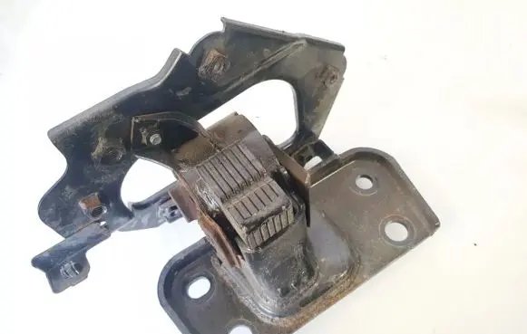 Toyota Verso Engine mount bracket