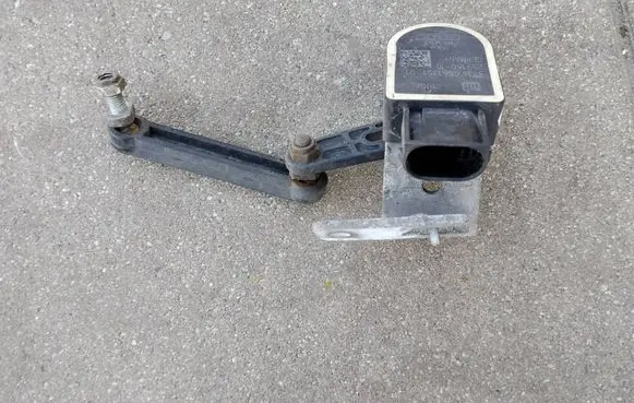 BMW 6 F12 F13 Rear air suspension level height sensor 6861351