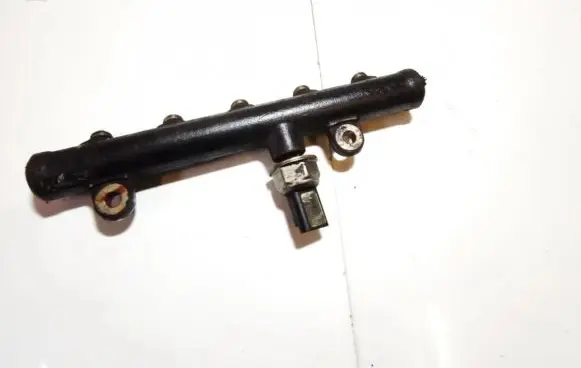Volvo V50 Fuel main line pipe