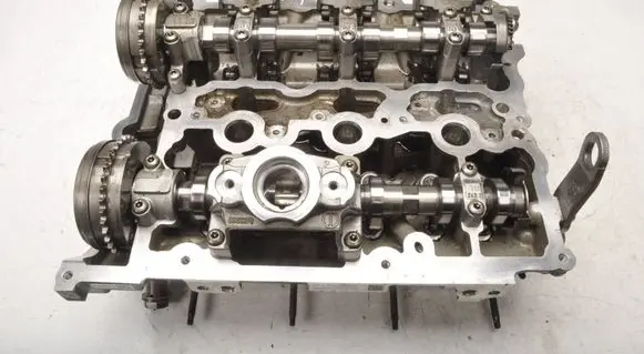 BMW 1 F20 F21 Engine head 8640274