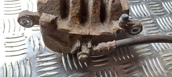 Subaru Impreza III Front brake caliper 8XI