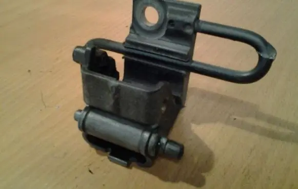 Audi A6 S6 C6 4F Front door lower hinge 8E0831411B