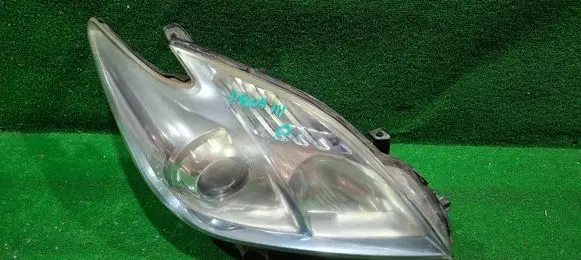 Toyota Prius (XW30) Headlight/headlamp