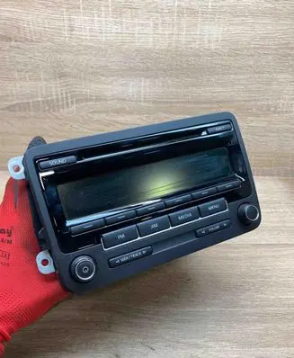 Volkswagen Jetta VI Radio/CD/DVD/GPS head unit 1K0035164H 28438051