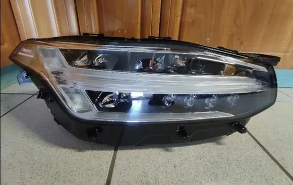 Volvo XC90 Headlight/headlamp 32228297