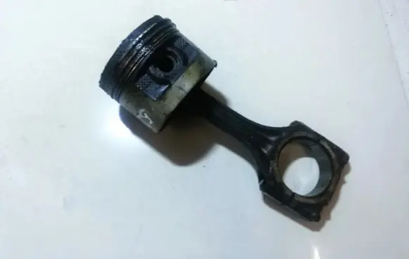 Volkswagen PASSAT B4 Piston with connecting rod