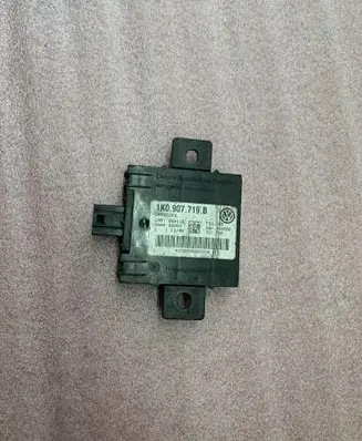 Audi A3 S3 8P Alarm control unit/module 1K0907719B