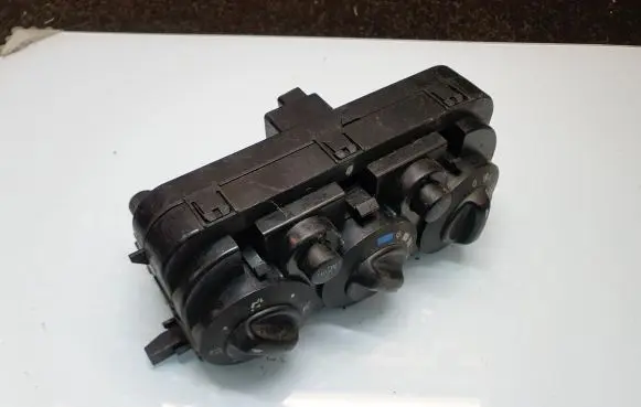Mercedes-Benz A W168 Climate control unit 1688302285 Q010804