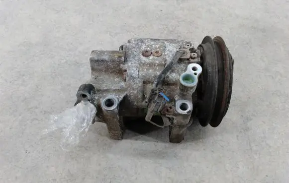 Nissan X-Trail T30 Air conditioning (A/C) compressor (pump) 