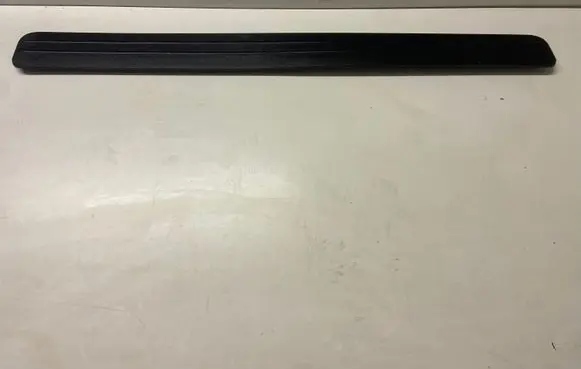 Hyundai Genesis Side skirt front trim 858852M000