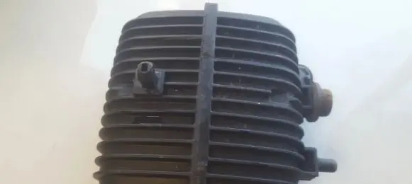 Vacuum air tank
