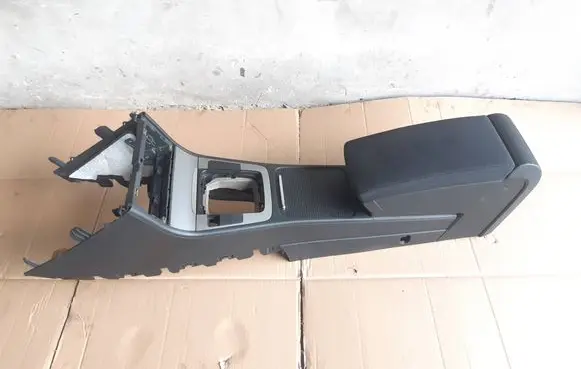 Volkswagen PASSAT B6 Center console 3C0863319J 0523502611