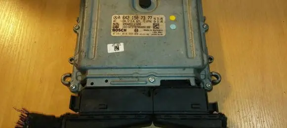 Mercedes-Benz E W211 Engine control unit/module ECU 0281013995 A6421507377 CR4.12