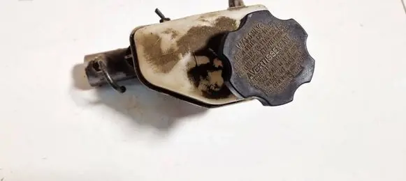Brake fluid reservoir