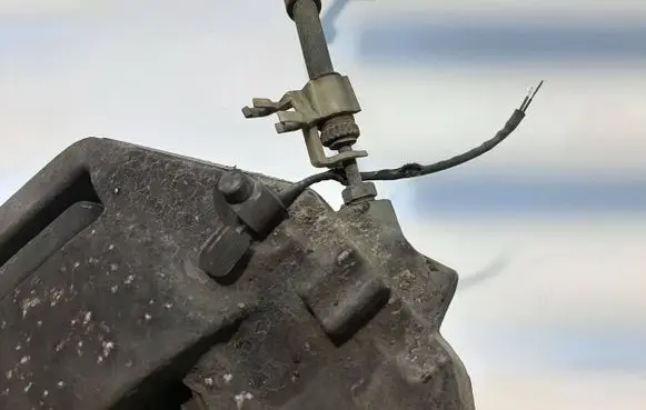 Front brake caliper