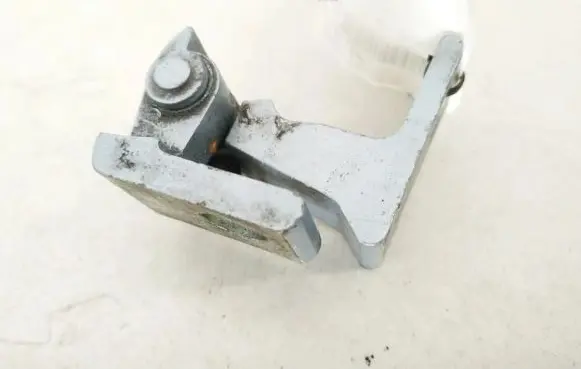 Skoda Yeti (5L) Rear door lower hinge 8K0831401A