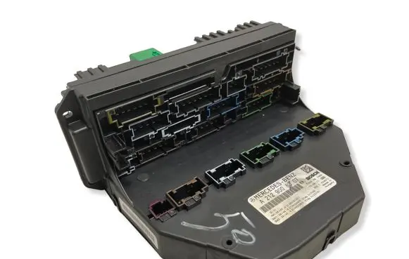 Mercedes-Benz E W212 Fuse module A2129008307 A2129016100 A2129020603