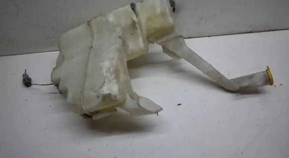 Windshield washer fluid reservoir/tank