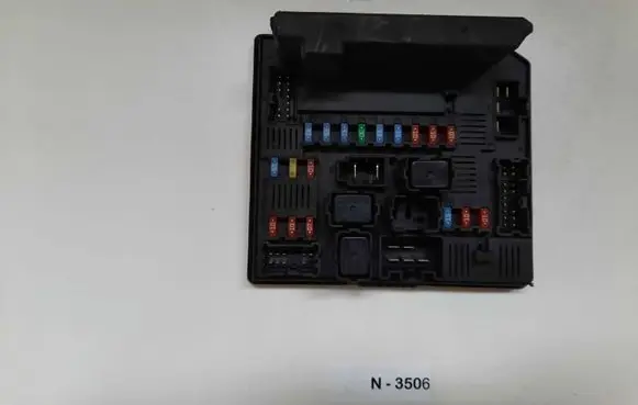 Nissan Qashqai Fuse module 284B7JD000