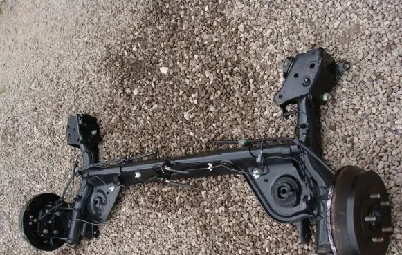 Nissan Juke I F15 Rear axle beam with reductor 