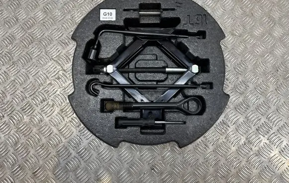 KIA Ceed Tool set 09100G4100