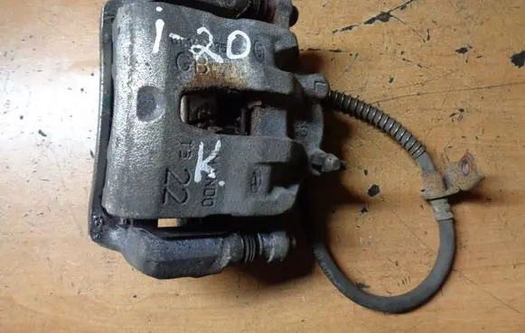 Hyundai i20 (GB IB) Front brake caliper