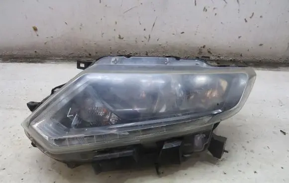 Nissan X-Trail T32 Headlight/headlamp