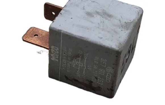 Volkswagen PASSAT B6 Other relay 357911253 50237003