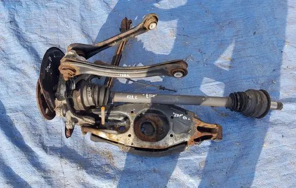 Mercedes-Benz SLK R172 Rear wheel hub spindle/knuckle ZWROTNICATYL172R