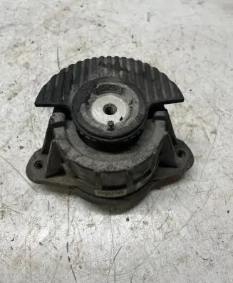 Mercedes-Benz C W204 Engine mount bracket A2042404217 ZGS003
