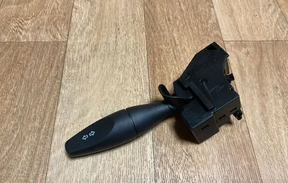 Ford Focus Indicator stalk 98AG13335AG