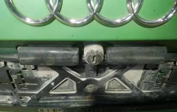 Audi A3 S3 8L Tailgate exterior lock 