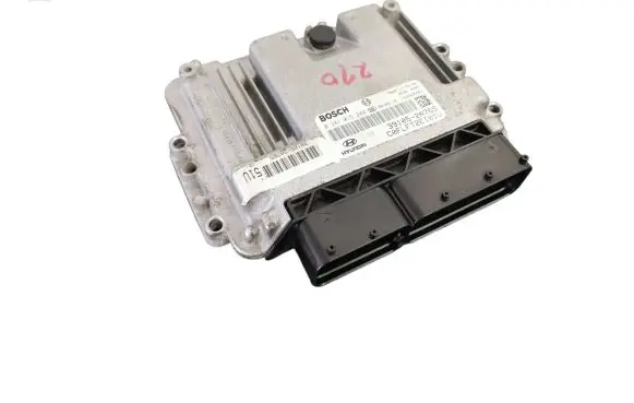 Hyundai i30 Engine control unit/module 391052A765 C0FLFT2EI01U 0281015244