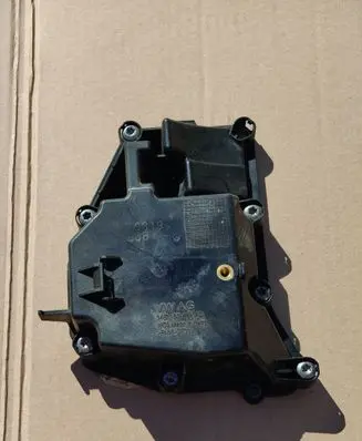 Volkswagen Touran III Oil breather separator 04E103464AD