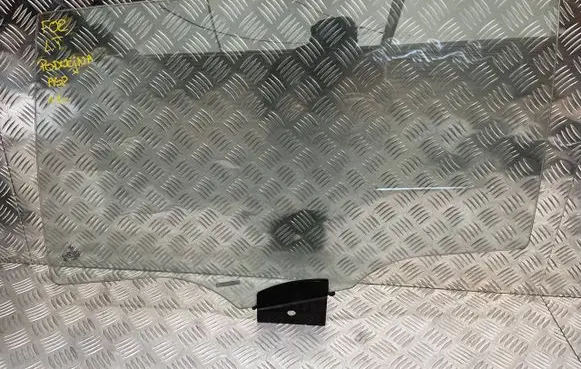 BMW 7 F01 F02 F03 F04 Rear door window glass