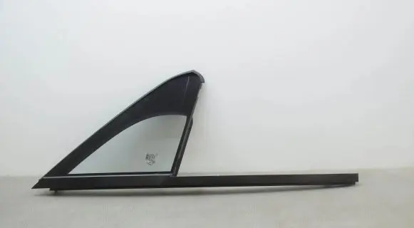 Audi Q7 4M Front door vent window glass four-door 4M0845114
