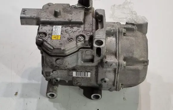 Toyota Auris E180 Air conditioning (A/C) compressor (pump) 0422001330