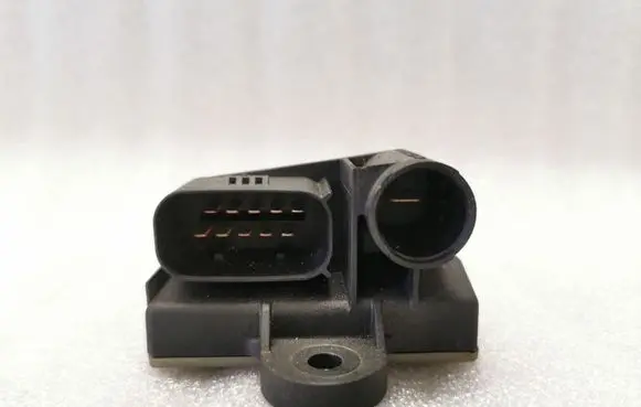 Mercedes-Benz A W176 Glow plug pre-heat relay A6519002303