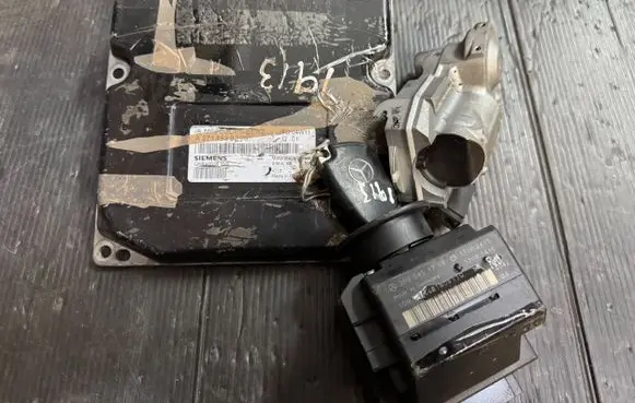 Mercedes-Benz C W203 Engine ECU kit and lock set A2711539279 5WK90508