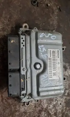Volvo V50 Engine control unit/module 0261209009 8667577
