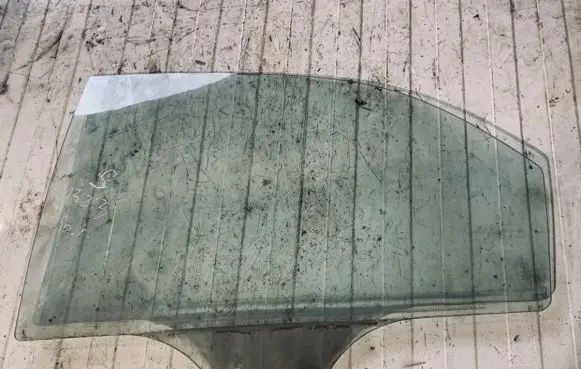 Mazda 323 Rear door window glass
