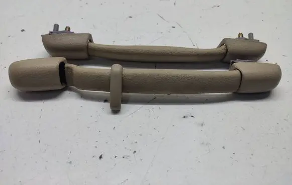 Nissan X-Trail T30 A set of handles for the ceiling 