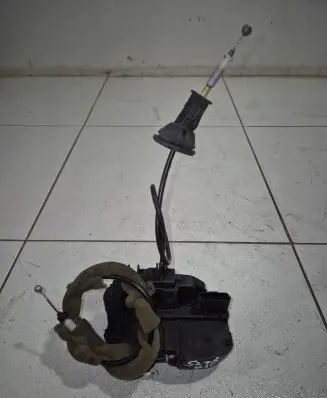 Renault Koleos I Front door lock NOCODE