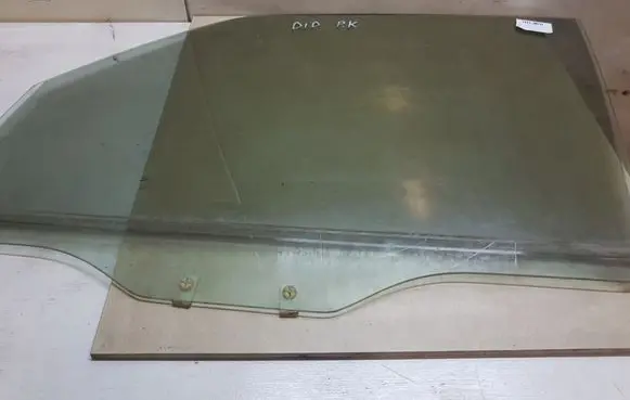 Mitsubishi Pajero Front door window glass four-door