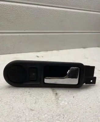 Volkswagen PASSAT B5 Front door interior handle 1J0819045E