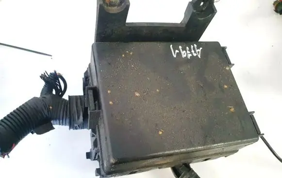 Nissan Primera Fuse box set 7154706830 7154-7068-30
