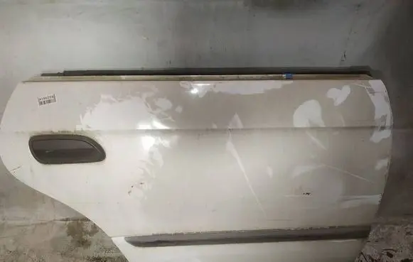 Subaru Legacy Rear door baltos