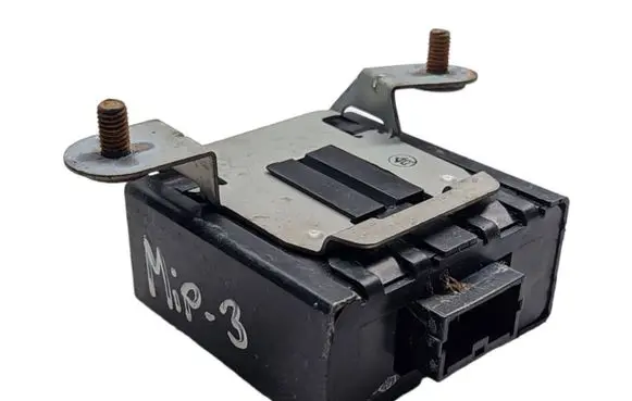 Mitsubishi Pajero Door central lock control unit/module MR305675 0930 X4T63571M