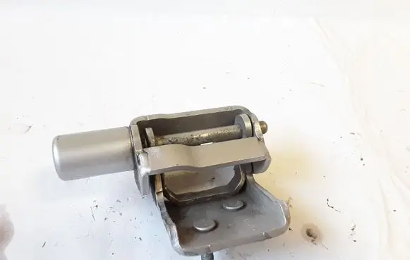 Renault Clio III Rear door lower hinge 416346D